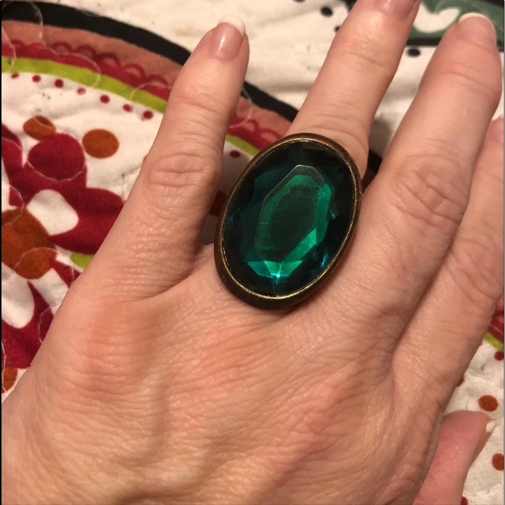 Green jewel ring